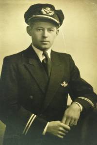 Evert in zijn KLM-uniform Evert in zijn KLM-uniform