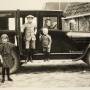 galama_e.h._-_1923_auto_-_opa_with_his_brothers_haye_and_hugo_and_sisters_marty_gatske_with_their_car.jpg